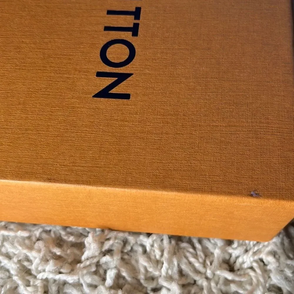 Authentic louis-vuitton box medium